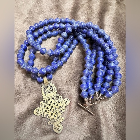 AKOLA NECKLACE HANDMADE RICE PAPER BEADS COBALT BLUE BRASS TONE MALTESE CROSS - Picture 4 of 16